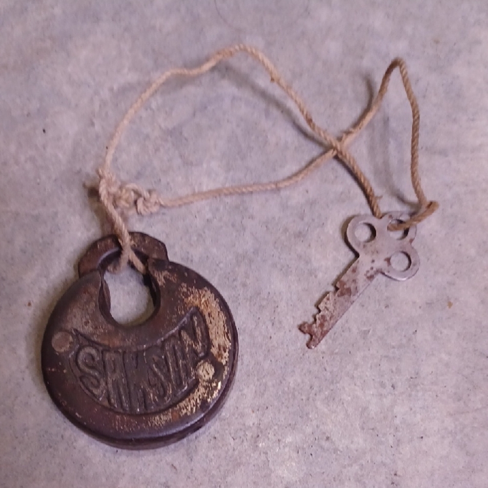 Vintage US ARMY SAMPSON Lock and Key Set